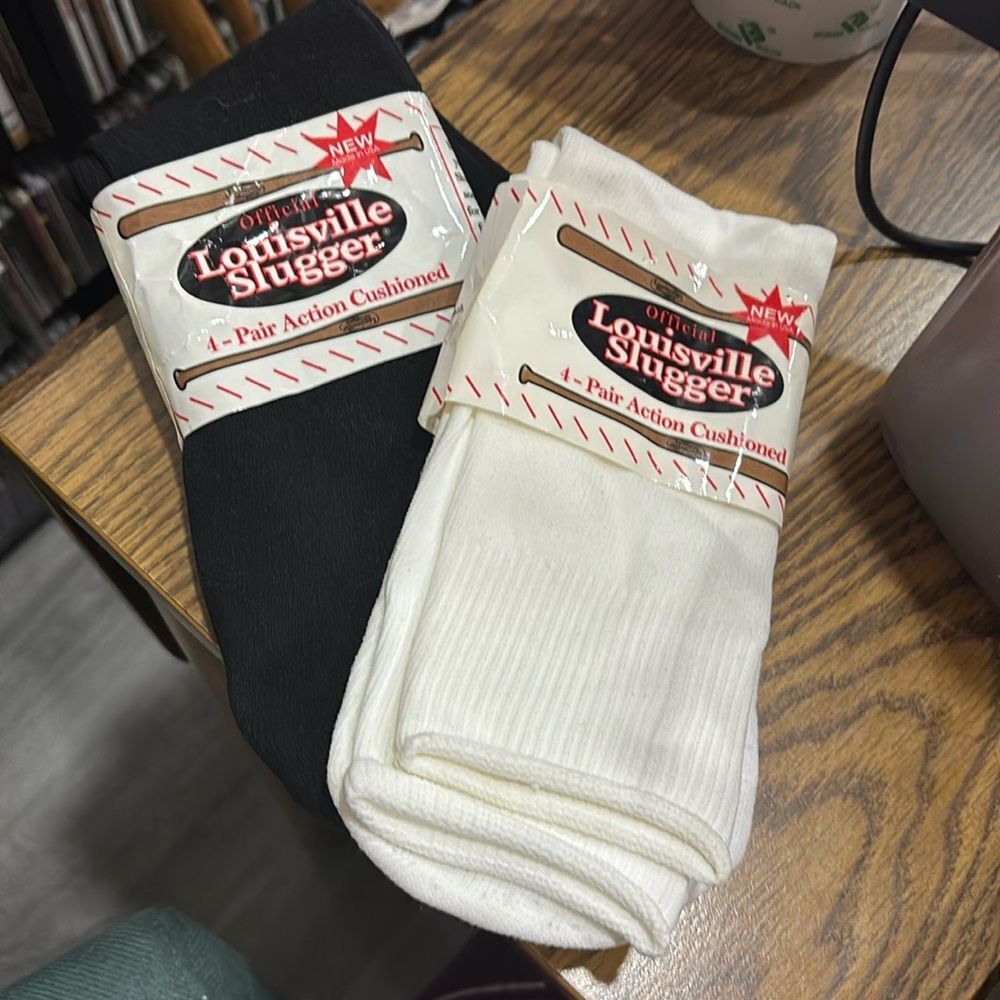 Louisville slugger action cushioned baseball socks, 2 pairs 1 black 1 white NWT